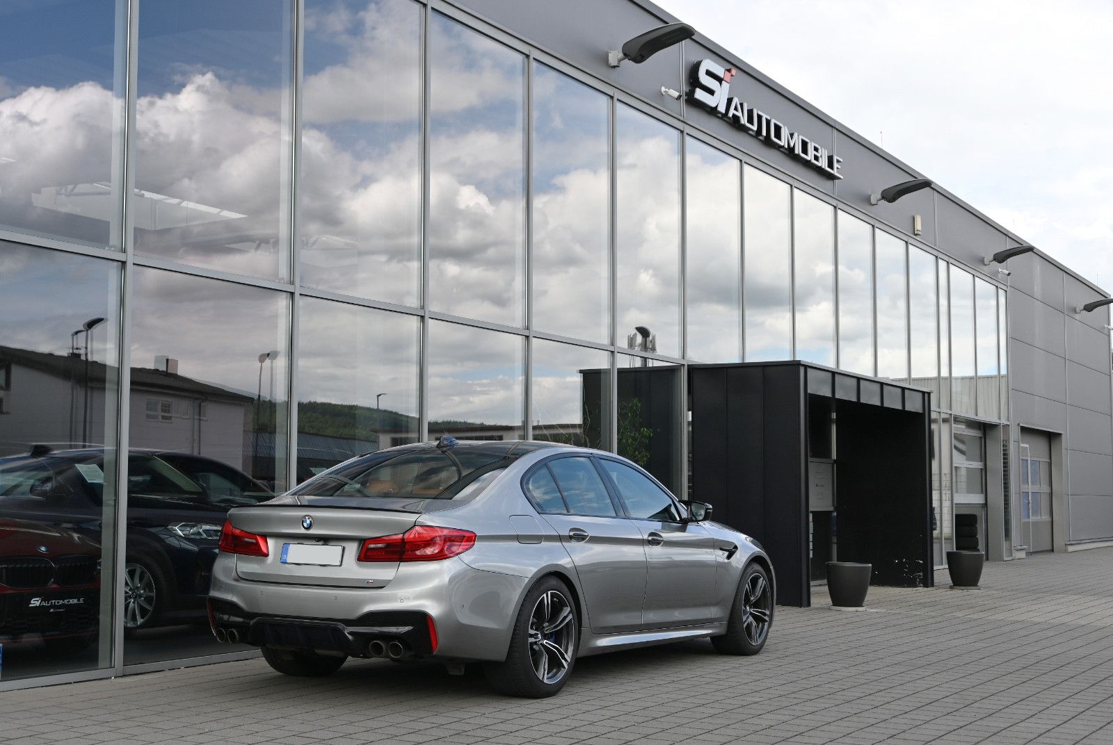 Fahrzeugabbildung BMW M5 xDrive °Driving Assistant Plus°HARMAN°M-SITZ°