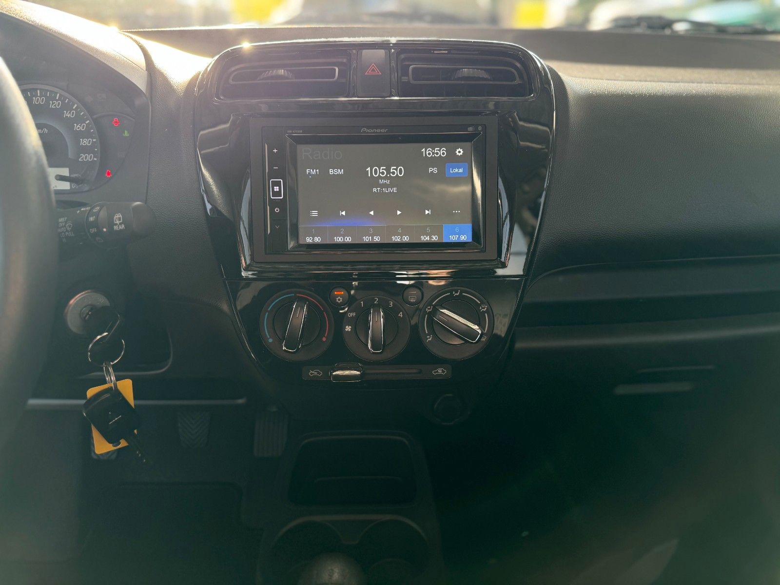 Fahrzeugabbildung Mitsubishi Space Star 1.2 Select "Klima Allwetterreifen"
