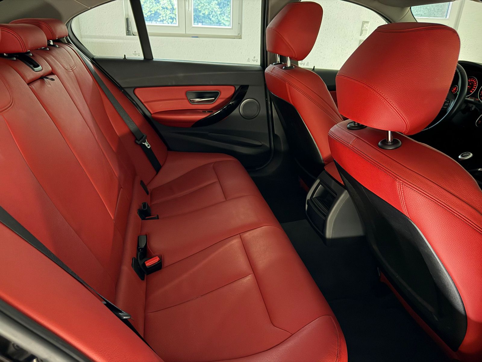 Fahrzeugabbildung BMW 320 d Lim. SPORT LINE/XENON/KAMERA/PDC/KLIMA