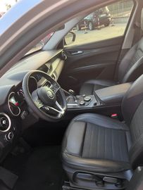 Alfa-Romeo Stelvio - 6