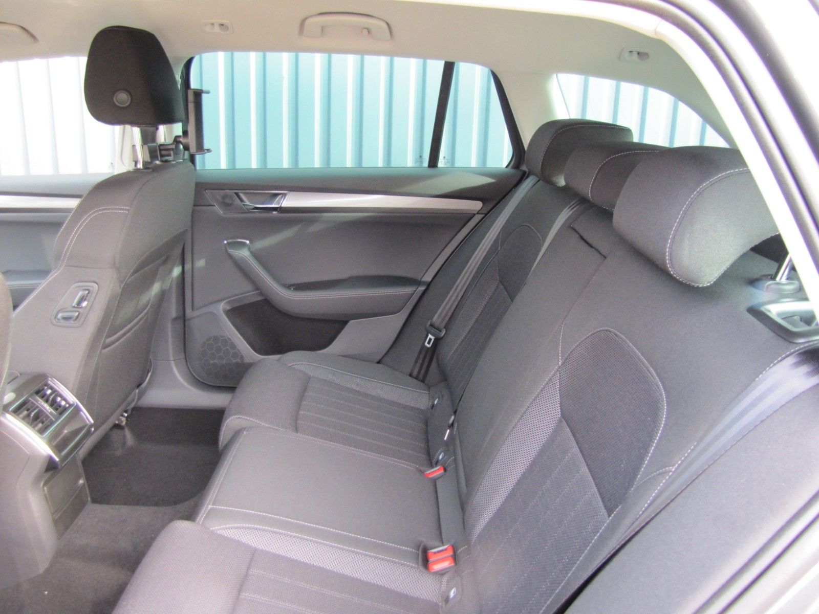 Fahrzeugabbildung SKODA Superb Combi Style 2.0l TDI 150PS DSG LED, NAVI