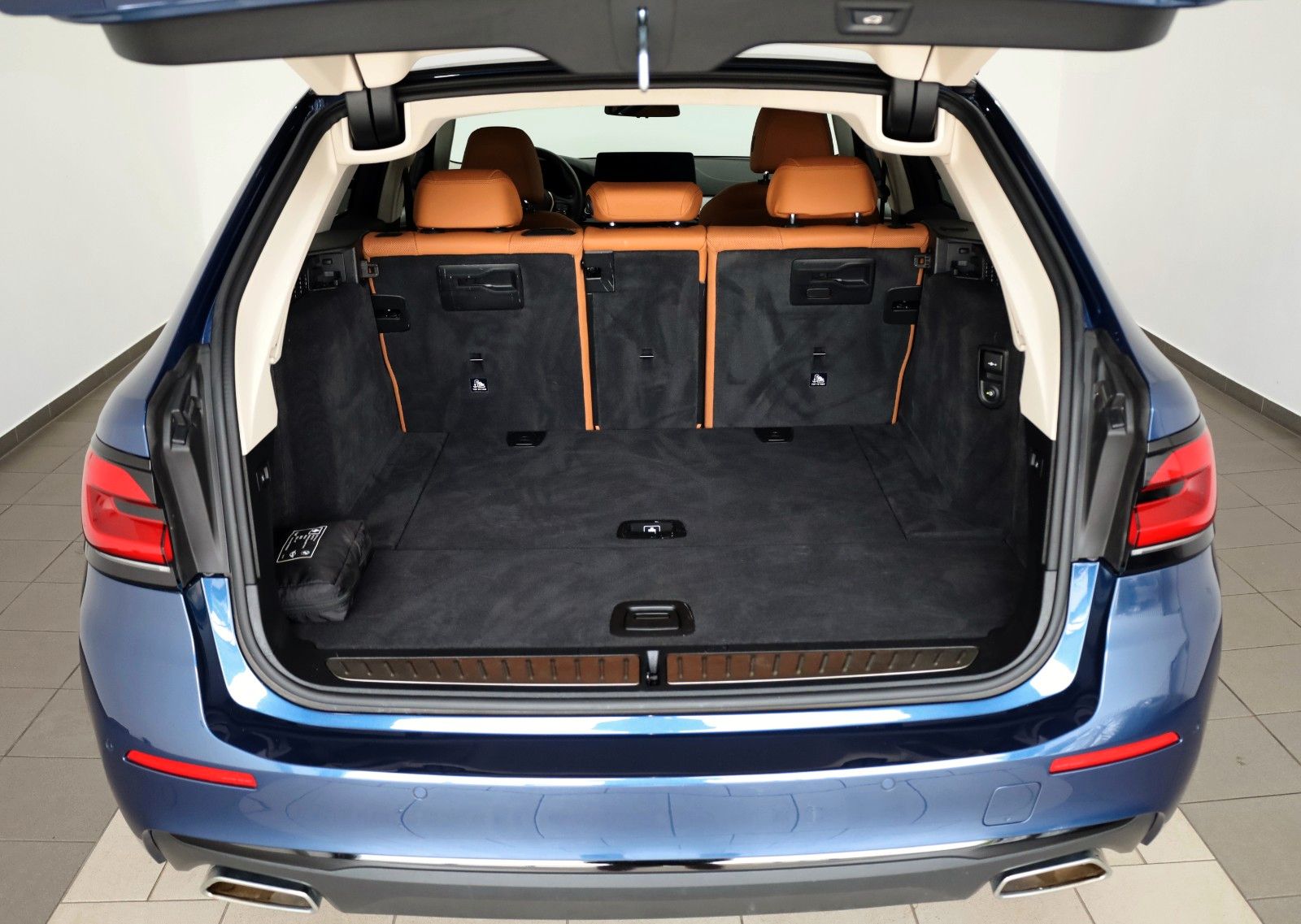 Fahrzeugabbildung BMW 520dA Touring Leder,Navi,LED,SH,PDC,el. AHK,Park