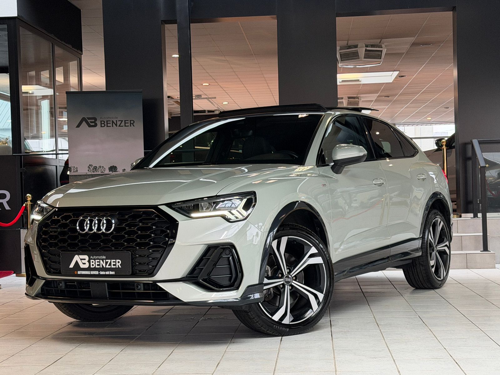 Fahrzeugabbildung Audi Q3 Sportback 45 TFSI quattro S line/PANORAMA/