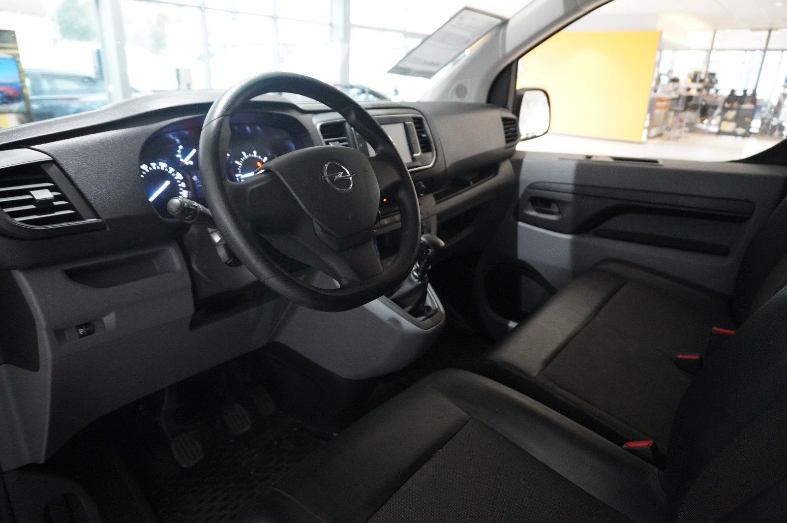 Fahrzeugabbildung Opel Vivaro Cargo 1.5D M EDITION KLIMA/DAB+/PDC/TEMP.
