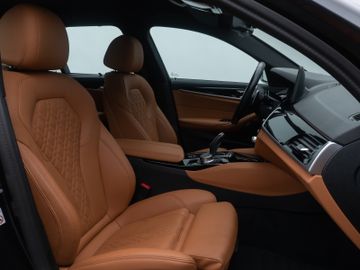 Fahrzeugabbildung BMW 520d xD Tour M Sport HI-FI M Sportfahrwerk