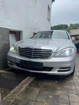 Mercedes-Benz S 400 HYBRID - - silberne Mercedes-Benz S 400