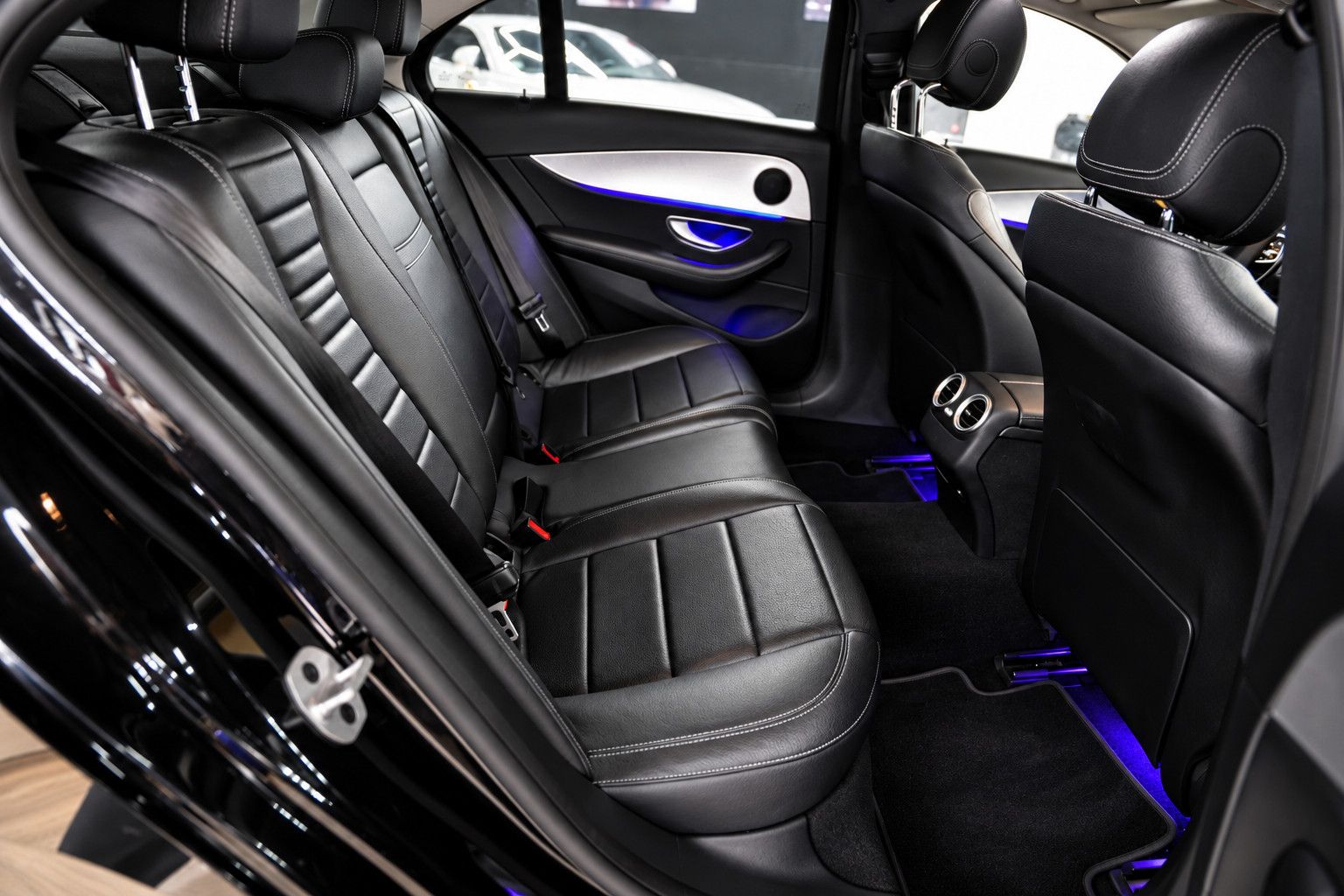 Fahrzeugabbildung Mercedes-Benz E 220 E 220 d Avantgarde *Pano*Ambiente*Widescre