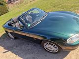Mazda MX 5    Racing Green Baujahr: 2000 - Mazda aus 2000: B2000