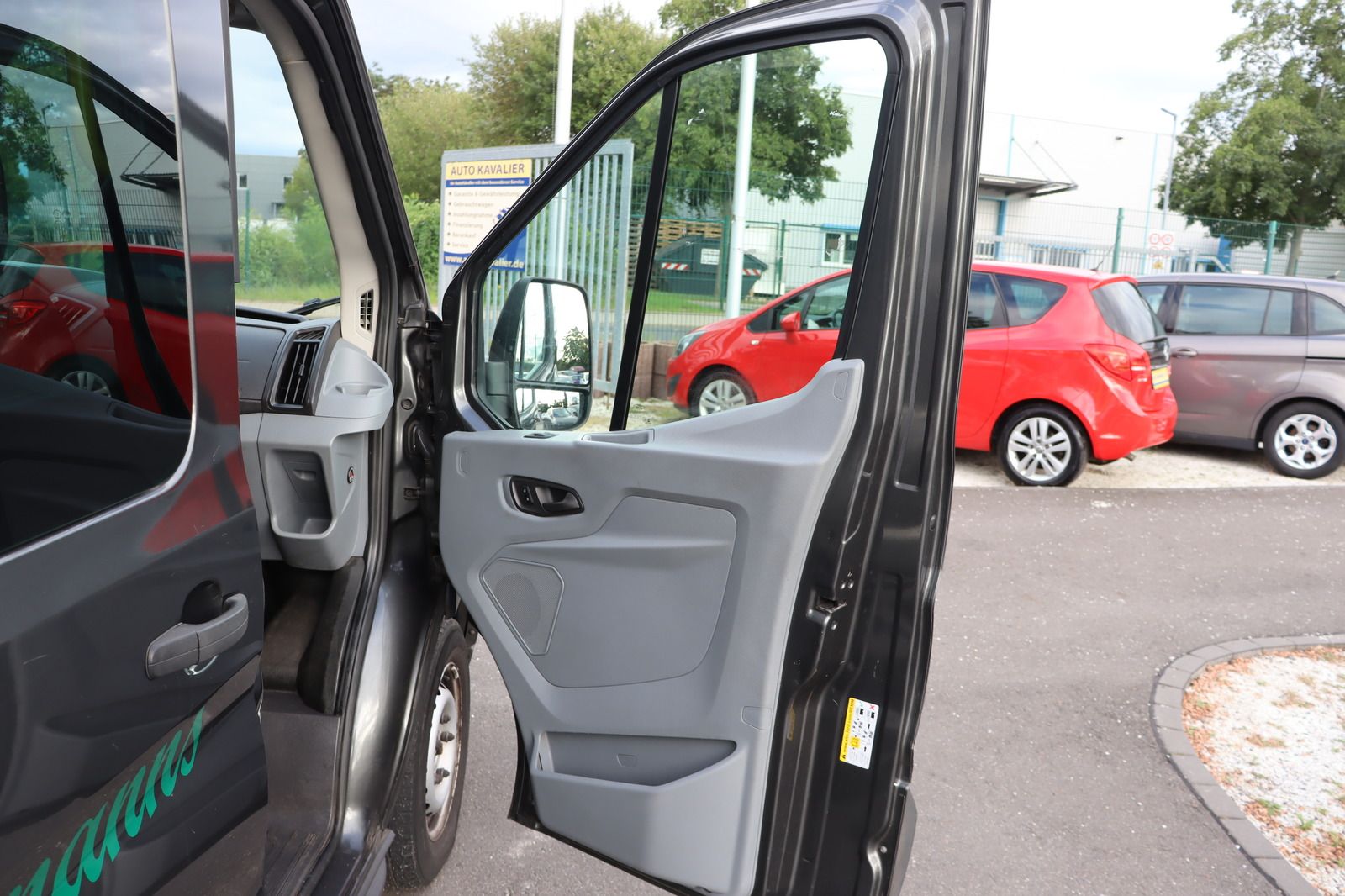 Fahrzeugabbildung Ford Transit 9-Sitzer * Rückfahrk. * Anhängerk.