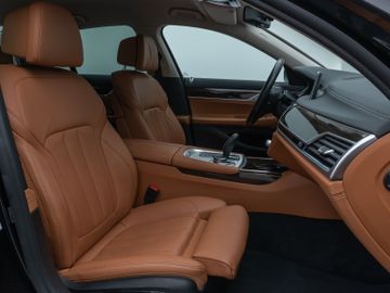 Fahrzeugabbildung BMW 730d xDr LED ACC HUD HI-FI DAB Kamera 360°