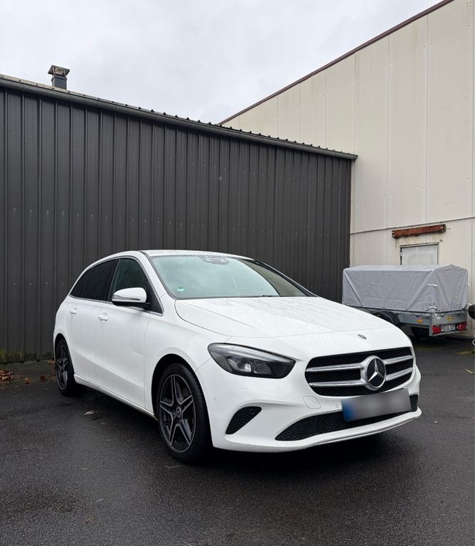 Image of Mercedes-Benz B 220