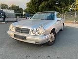 Mercedes-Benz E-Klasse 280 LPG- Anlage - Mercedes-Benz E 280 mit LPG-Antrieb: Automatik