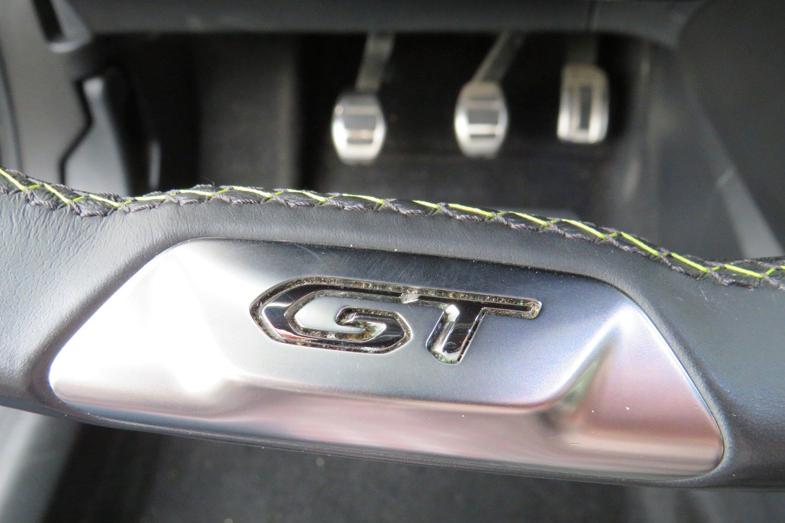 Fahrzeugabbildung Peugeot 2008 GT 1.2 PURETECH NAVI KAMERA PDC ACC 1.HAND