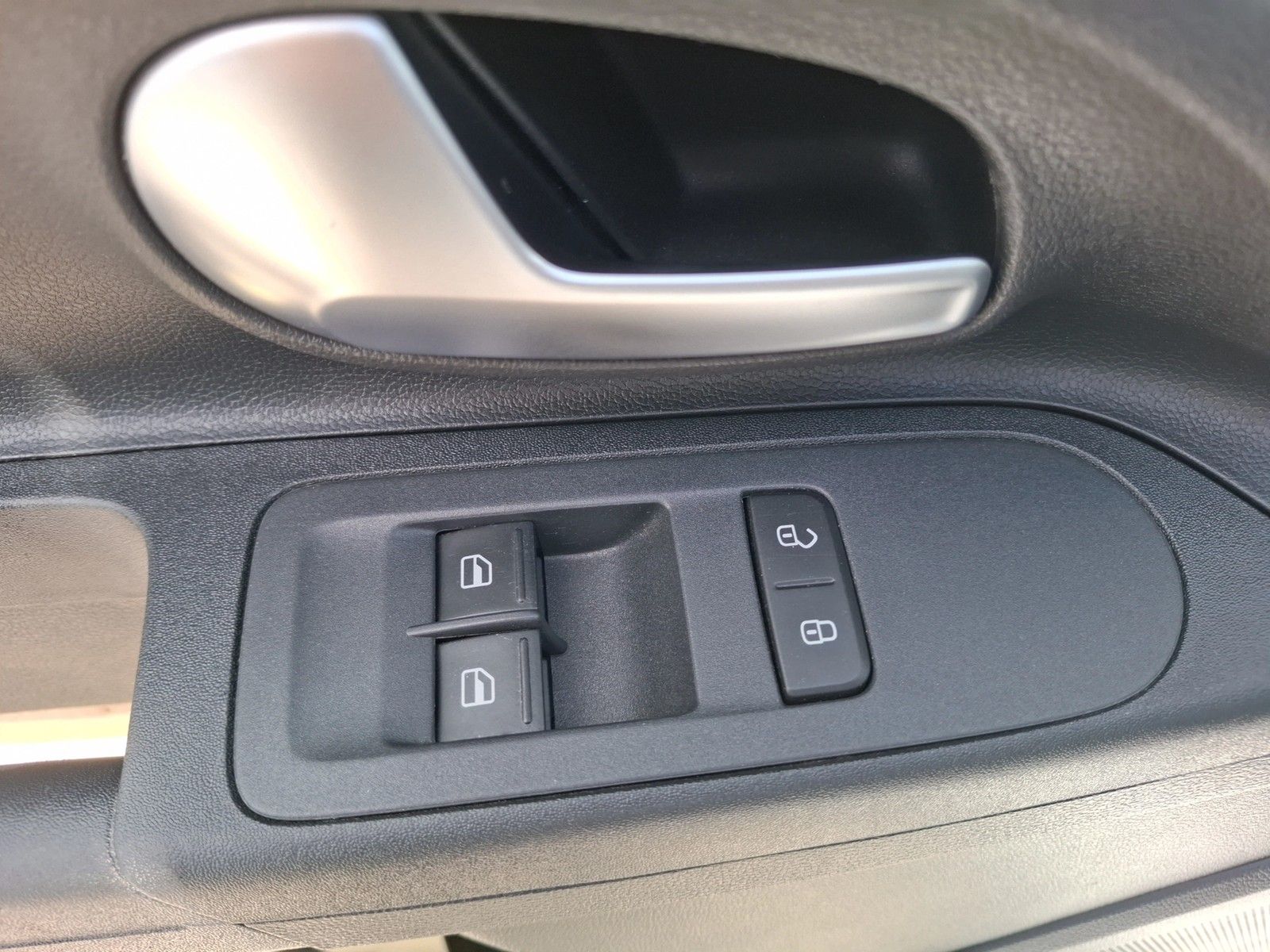 Fahrzeugabbildung Volkswagen up! 1.0 Klima DAB GRA RFK