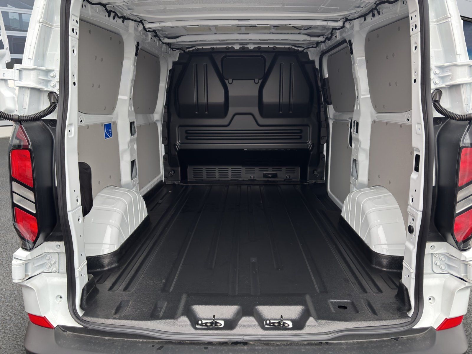 Fahrzeugabbildung Ford Transit Custom 2.5 PHEV 320 L1 Trend Multicab FW