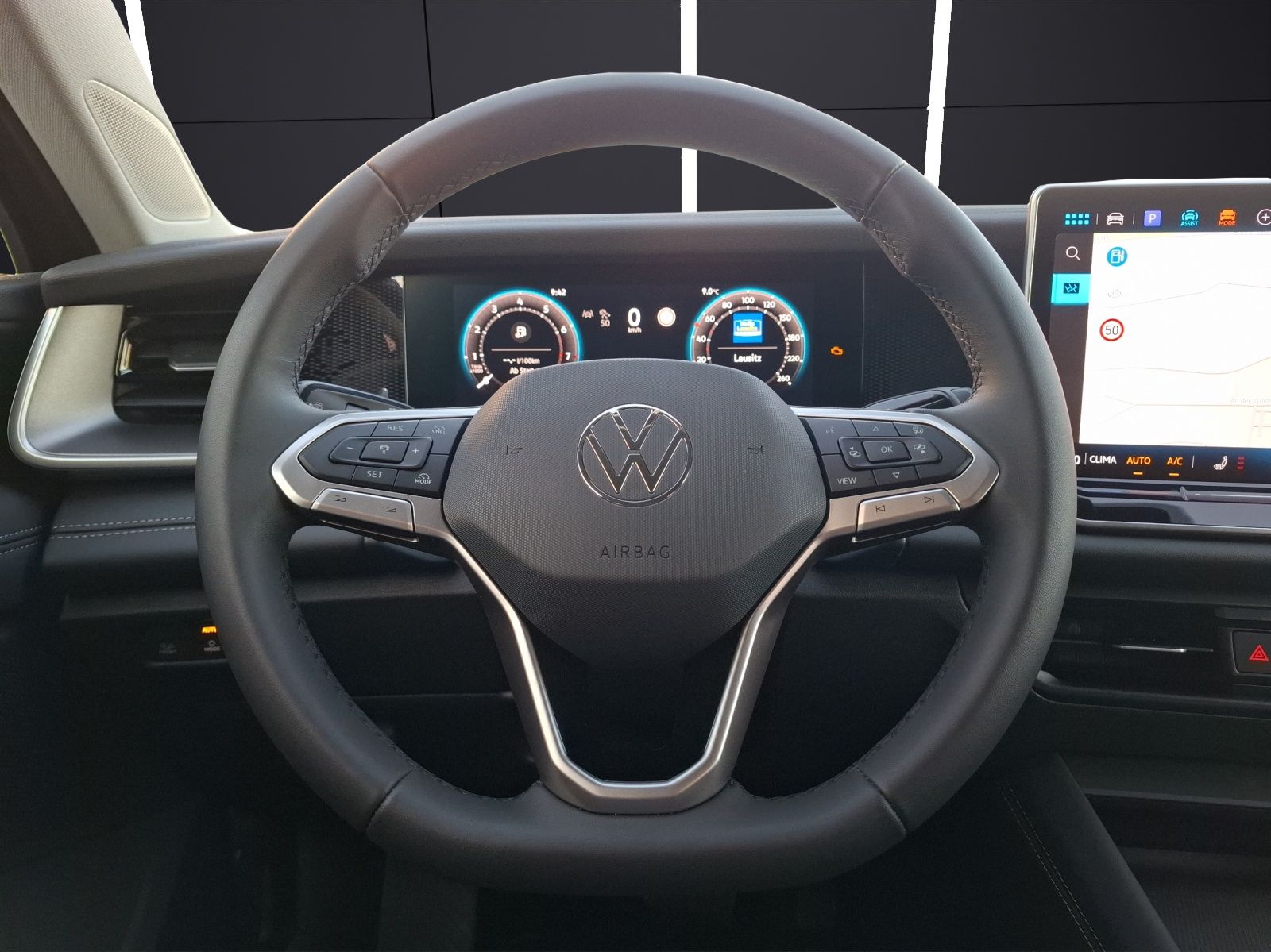 Fahrzeugabbildung Volkswagen Tayron eTSI Life DSG LED AHK NAvi AID ACC RFK SH