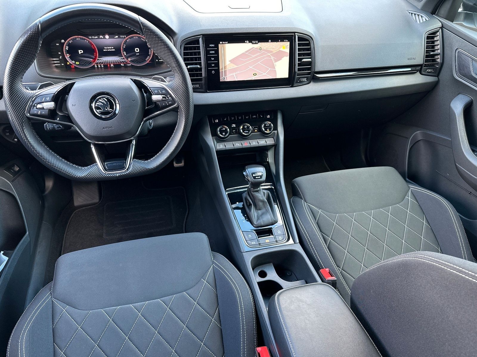 Fahrzeugabbildung SKODA Karoq 2.0 TDI DSG 4x4 Sportline NAV+LED+ACC+KAM