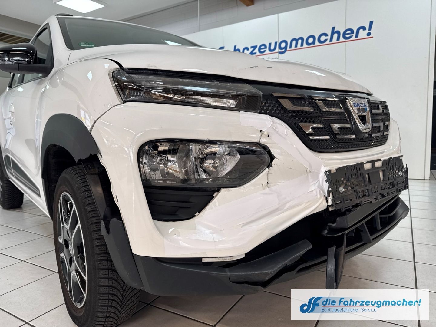 Fahrzeugabbildung Dacia Spring Electric Comfort Plus *FRONTSCHADEN