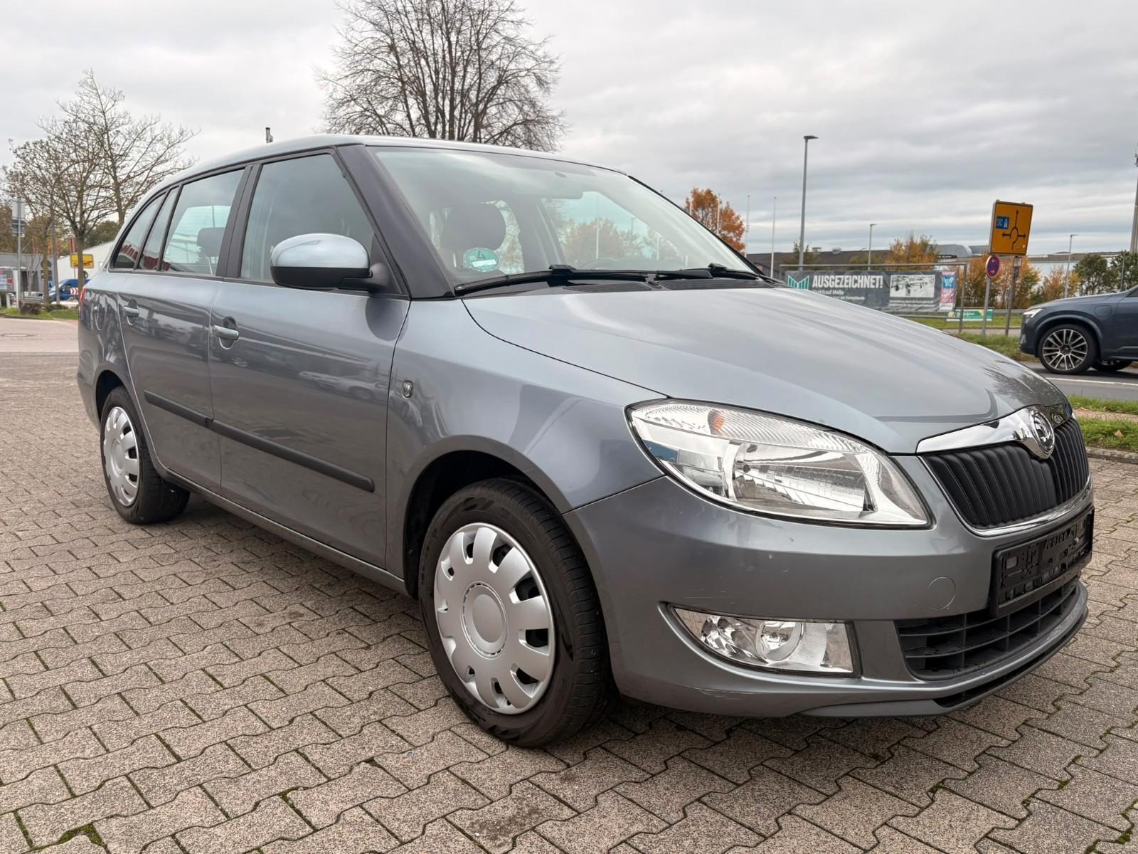 Skoda Fabia 2013 — салон