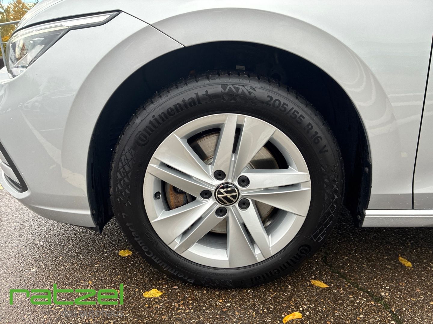 Fahrzeugabbildung Volkswagen Golf Variant Life VIII Navi Komfortsitz AHK Digi