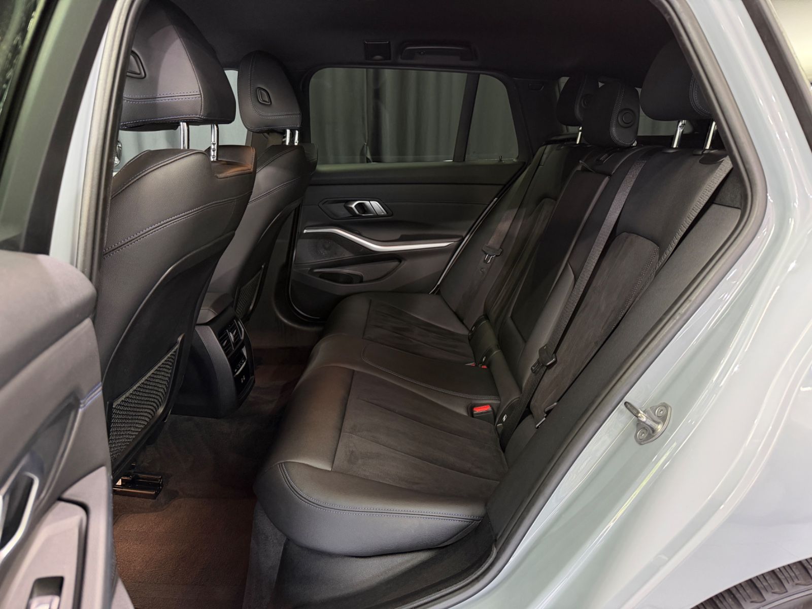 Fahrzeugabbildung BMW 330e Touring M Sport|HEAD-UP|NAVI|HIFI|WIDESCREE