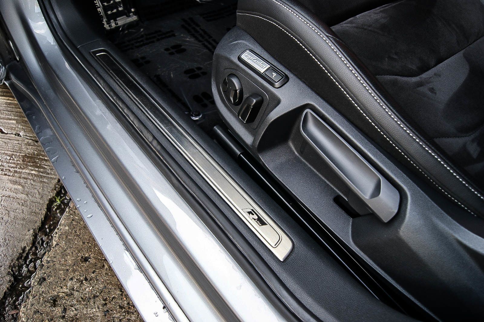 Fahrzeugabbildung Volkswagen Arteon R-Line 4Motion HEADUP PANORAMA STANDHEIZG