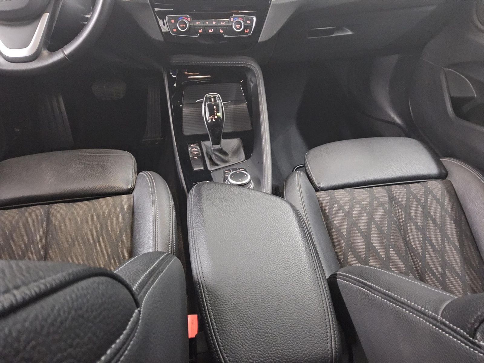 BMW X1 sDrive18d X-Line Navi LED T-Leder HiFi RFK foto 6