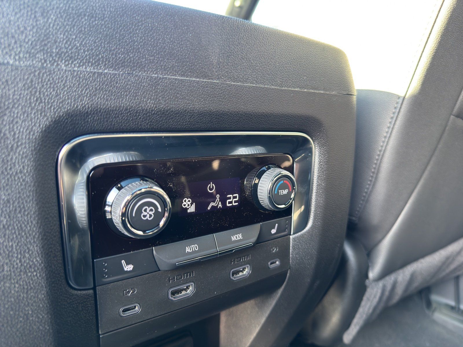 Fahrzeugabbildung Chevrolet Suburban High Country 6.2 MY25 PDC/TV/LED/AHK/