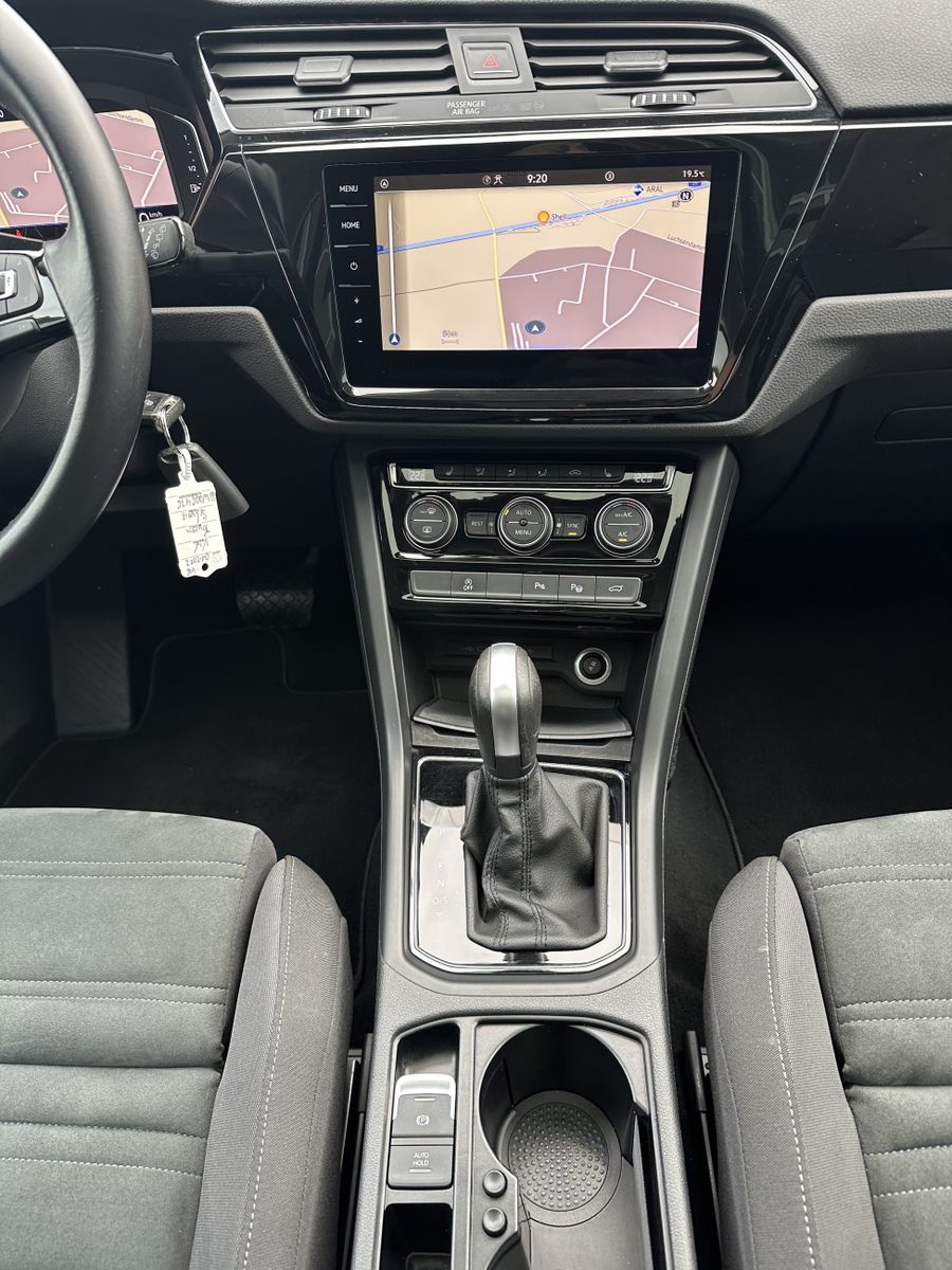 Fahrzeugabbildung Volkswagen Touran 2.0 TDI DSG Highline NAV+LED+ACC+PANO+KAM