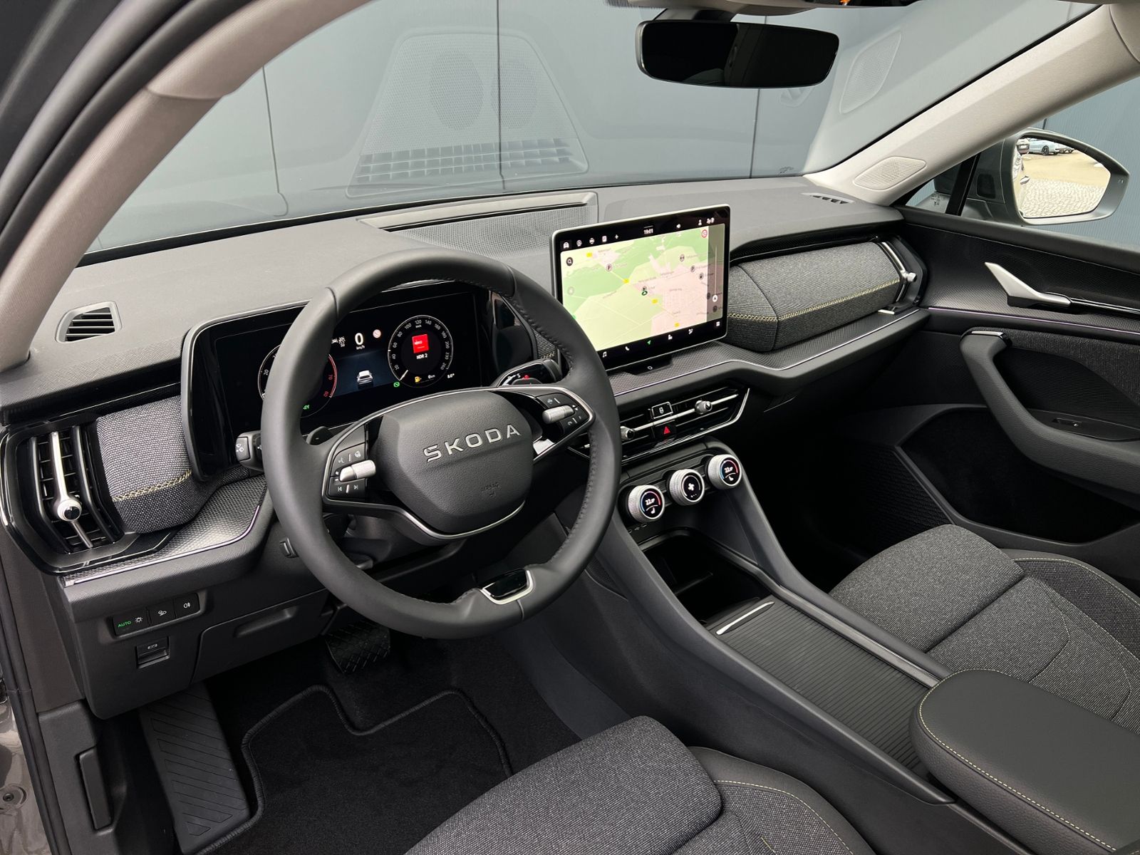 Fahrzeugabbildung SKODA Kodiaq Selection 1.5 TSI mHEV DSG *AHK, LED, Pan