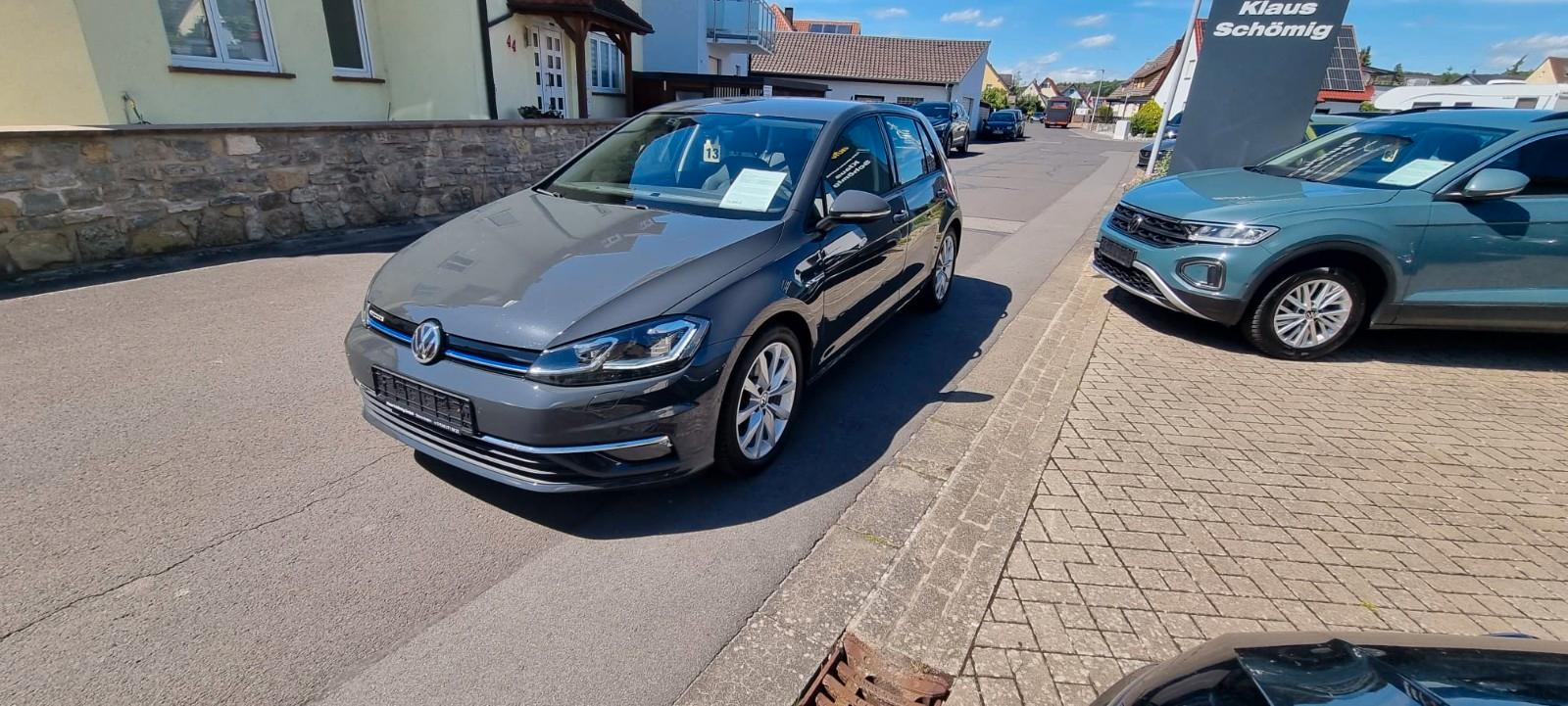 Volkswagen Golf VII 1.5 TSI Highline LED AHK schwenkbar