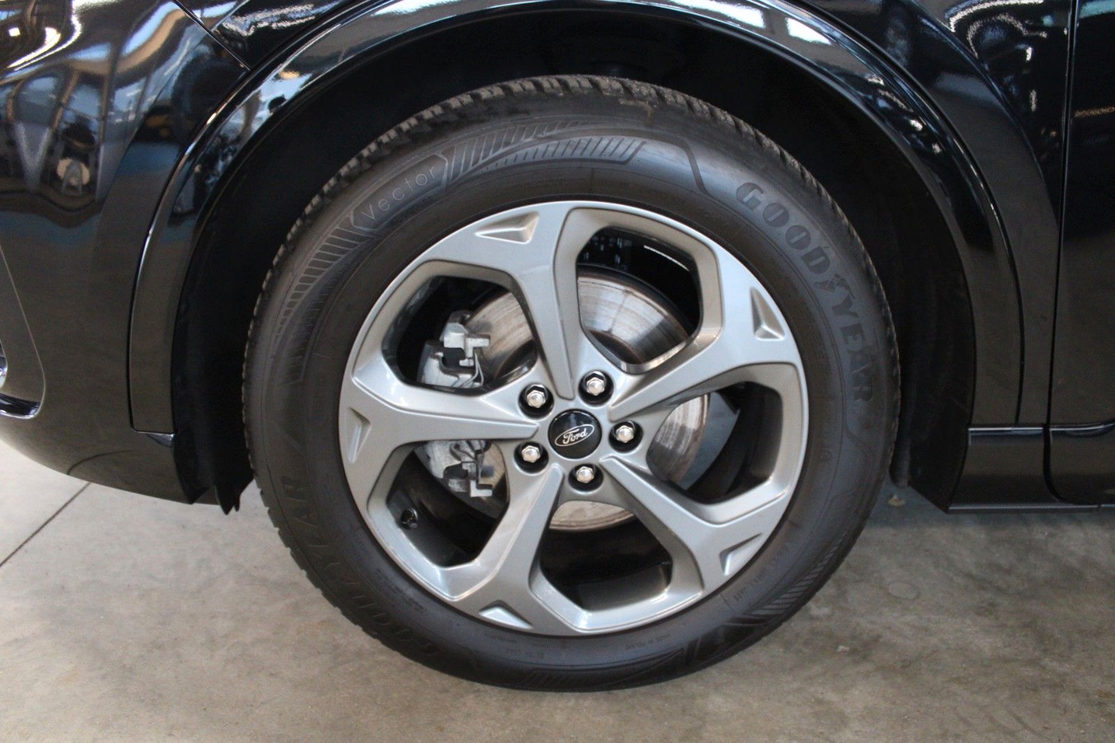 Fahrzeugabbildung Ford Kuga ST-Line LED NAVI HUD CAM WinterPaket uvm.