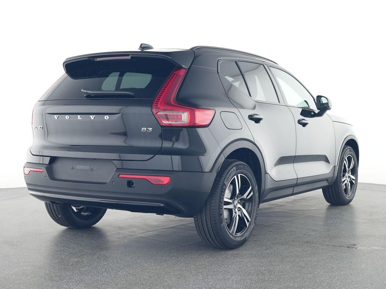 Fahrzeugabbildung Volvo XC40 Plus Dark 2WD