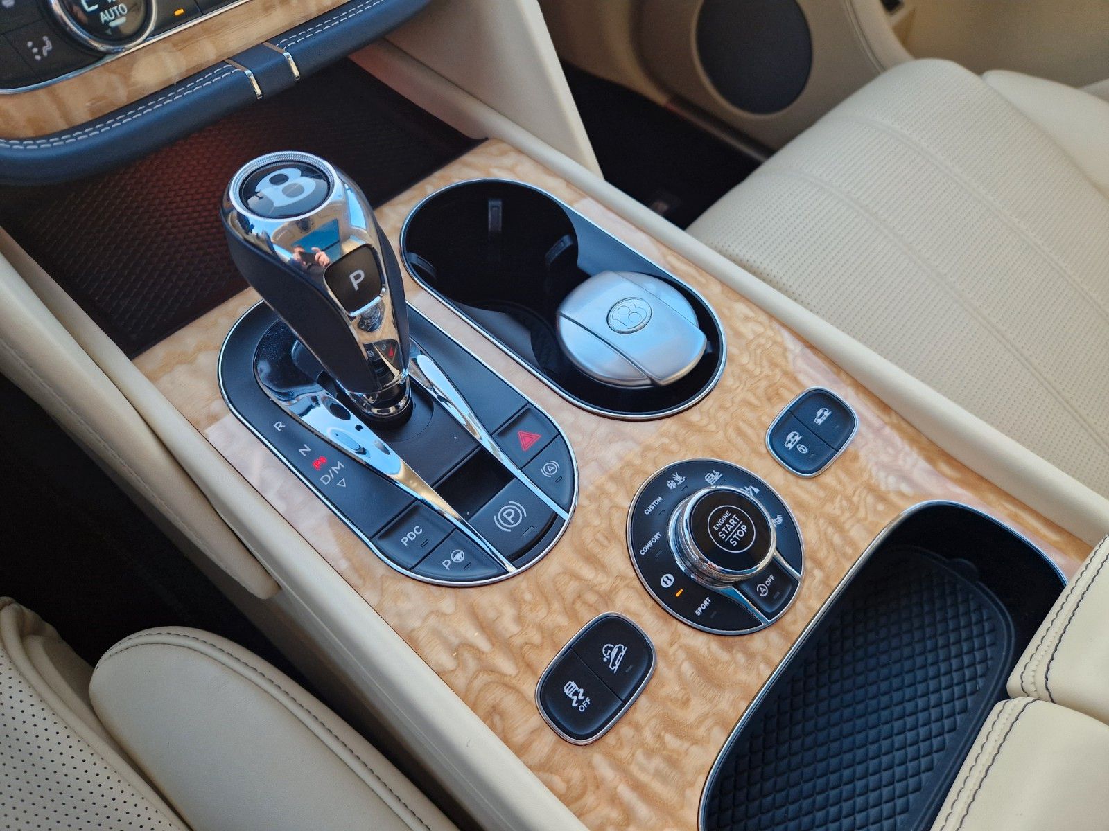 Fahrzeugabbildung Bentley Bentayga V8 Diesel*Massage*AHK*Schiebedach*VOLL
