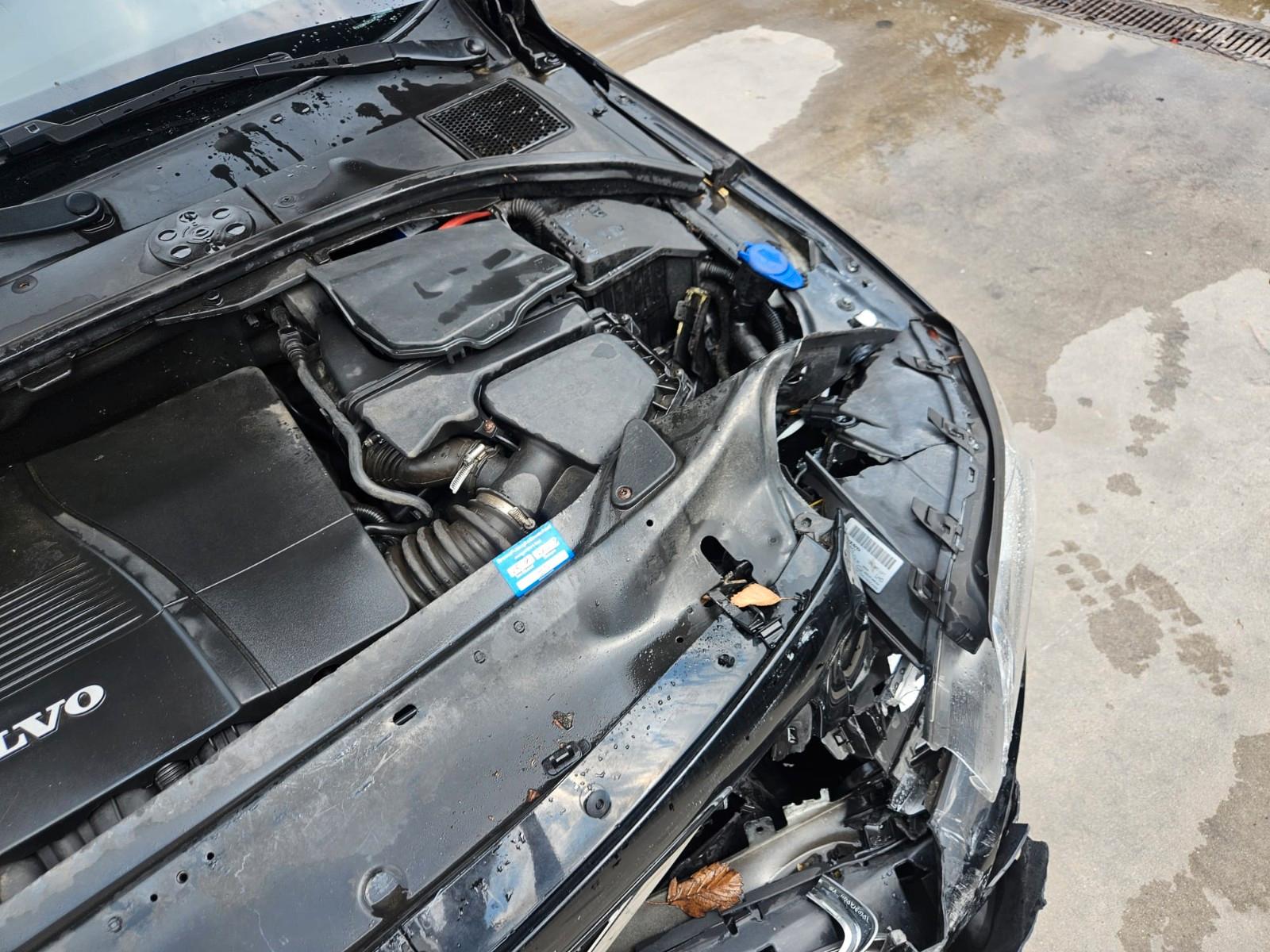 Volvo V70 2010 — photo 22
