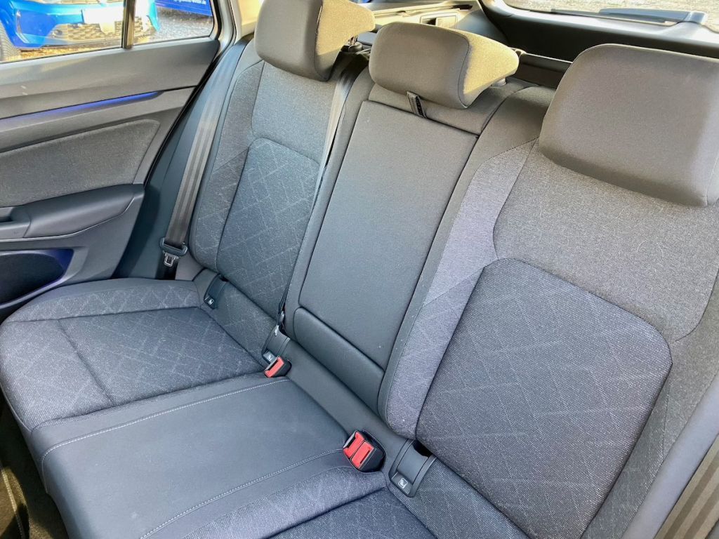 Fahrzeugabbildung Volkswagen Golf Variant 1.5 DSG Life AAC LED SHZ CARPLAY