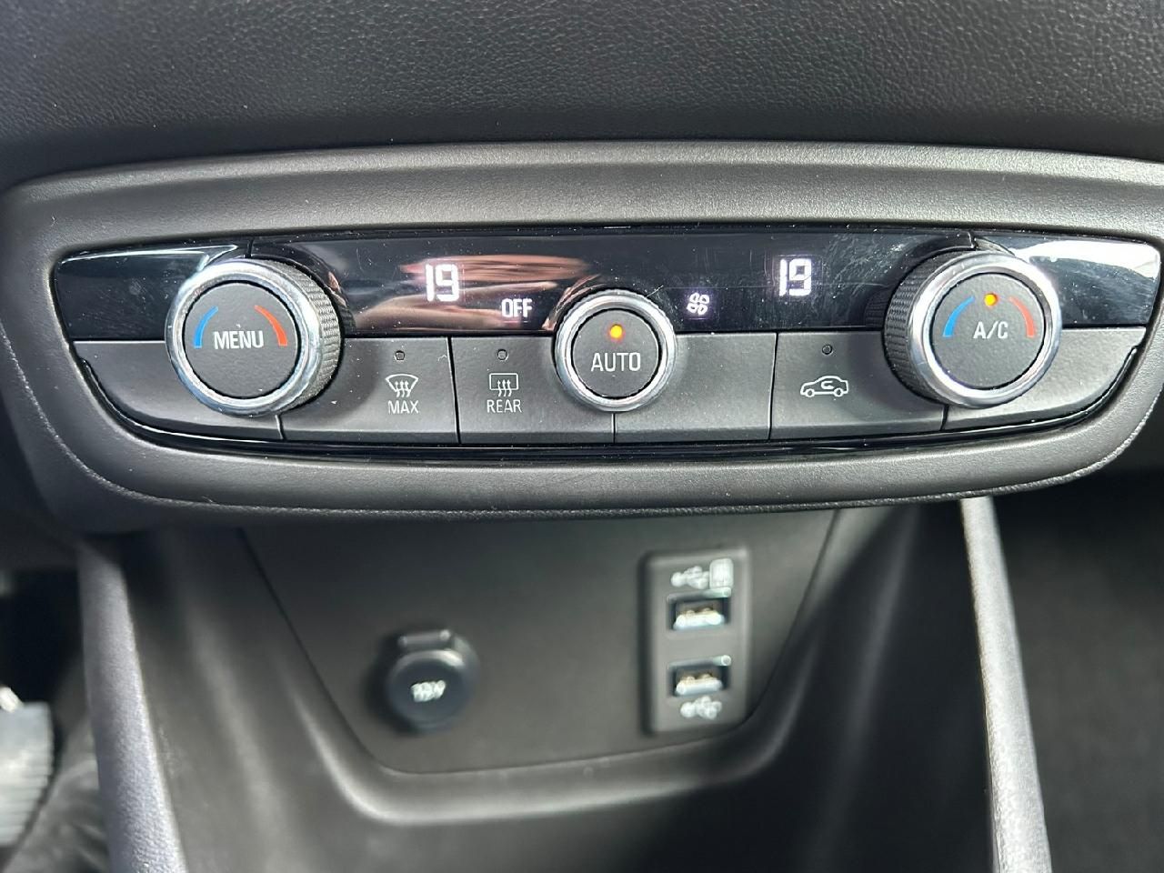 Fahrzeugabbildung Opel Crossland Elegance Paket