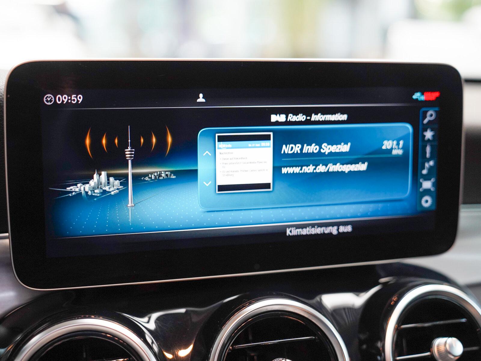 Mercedes-Benz C 180 T AVANTGARDE Panorama Multibeam AHK Totwin
