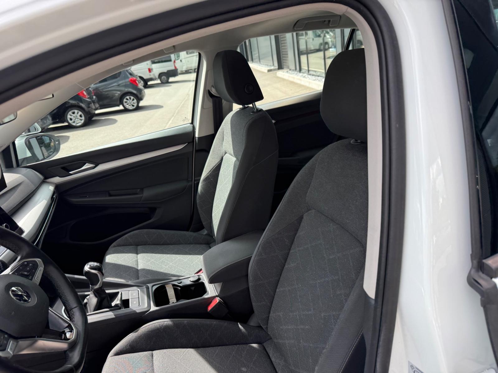 Volkswagen Golf VIII Lim. Life*FAHRSCHULE*PANO*SHZ*PDC*1HD*, миниатюра 8