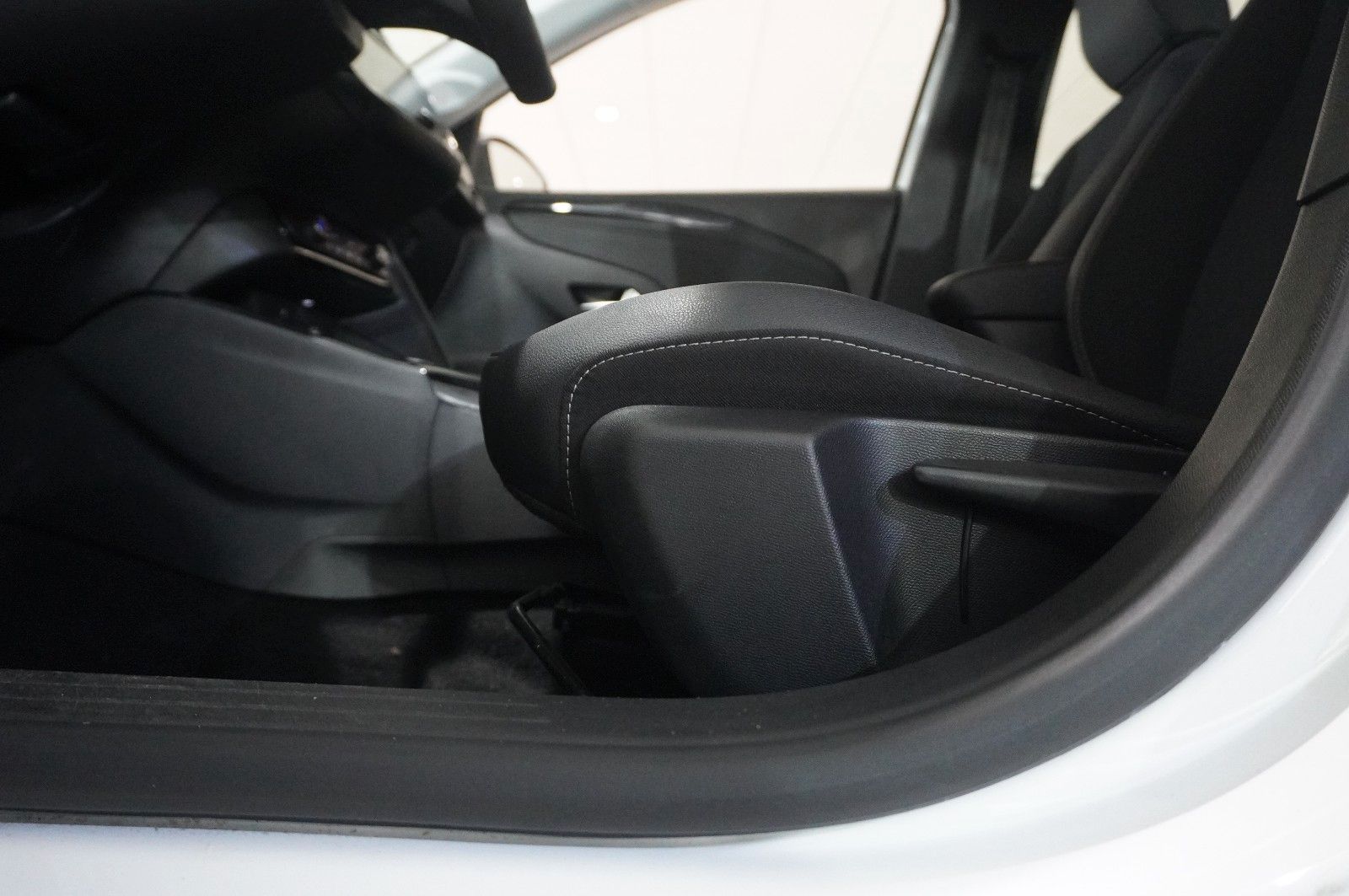 Fahrzeugabbildung Opel Corsa F 1.2T ELEGANCE NAVI/LED/VIRT/KAMERA/SPORT