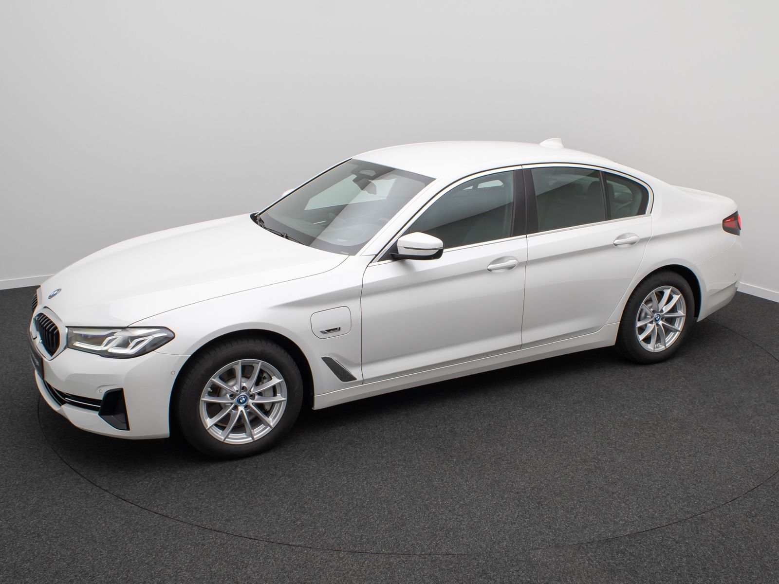 Fahrzeugabbildung BMW 530e ACC 360° HUD DAB Memory Alarm Leder Sport