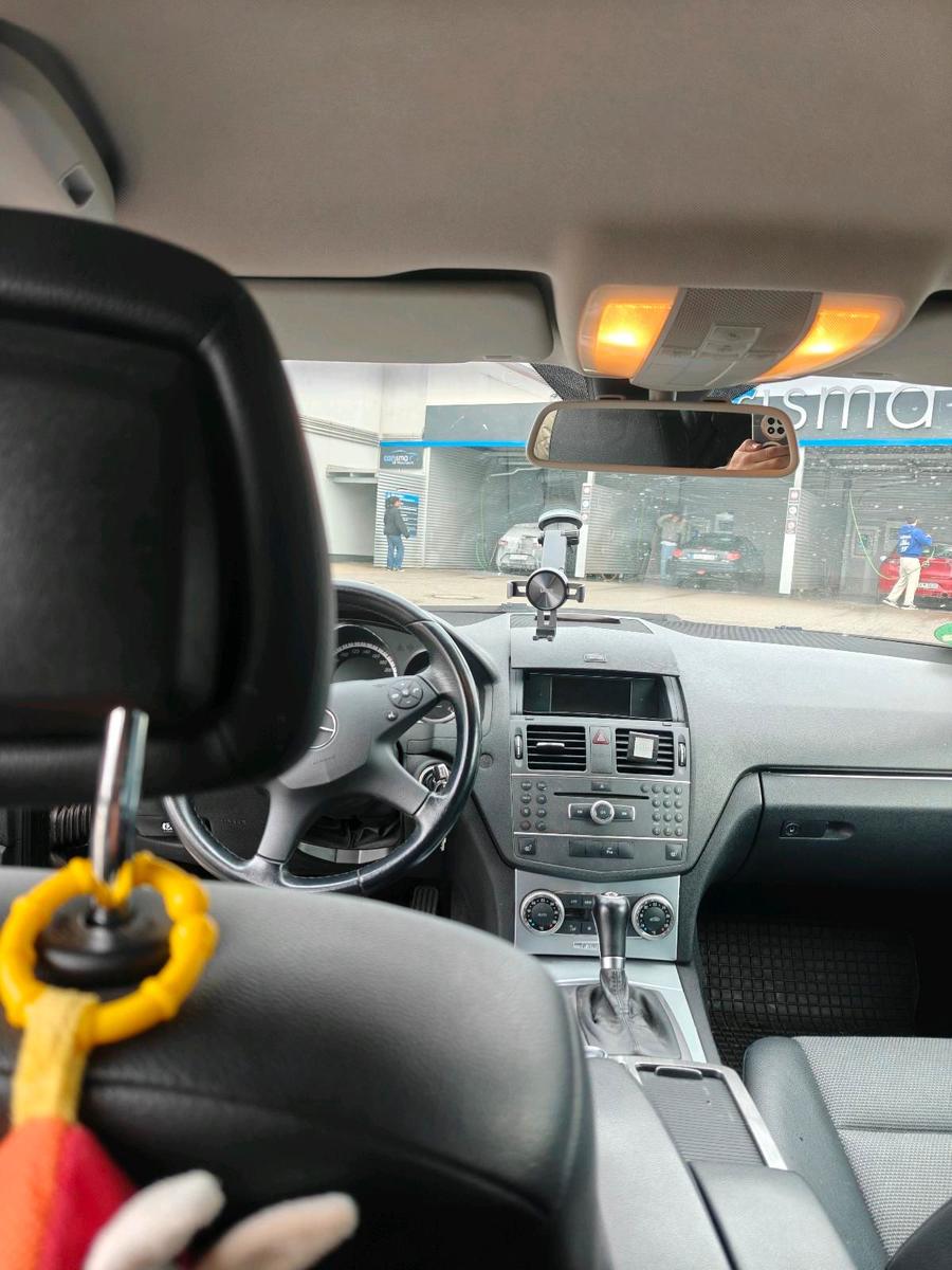 Mercedes-Benz C200 2010 — photo 12