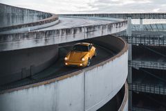 Fahrzeugabbildung Porsche 964 Turbo 3.6 *Speedgelb / Speedline / Dt. Fzg*