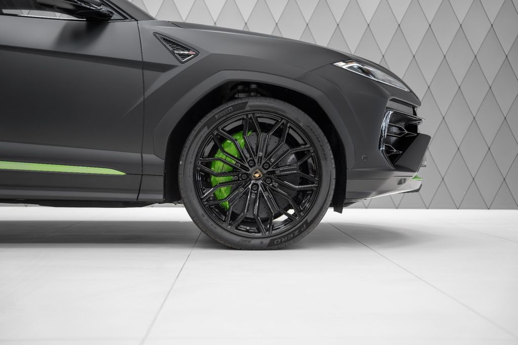 Urus 4.0 V8 SE MATT BLACK AKRAPOVIC CARBON - Bild 7