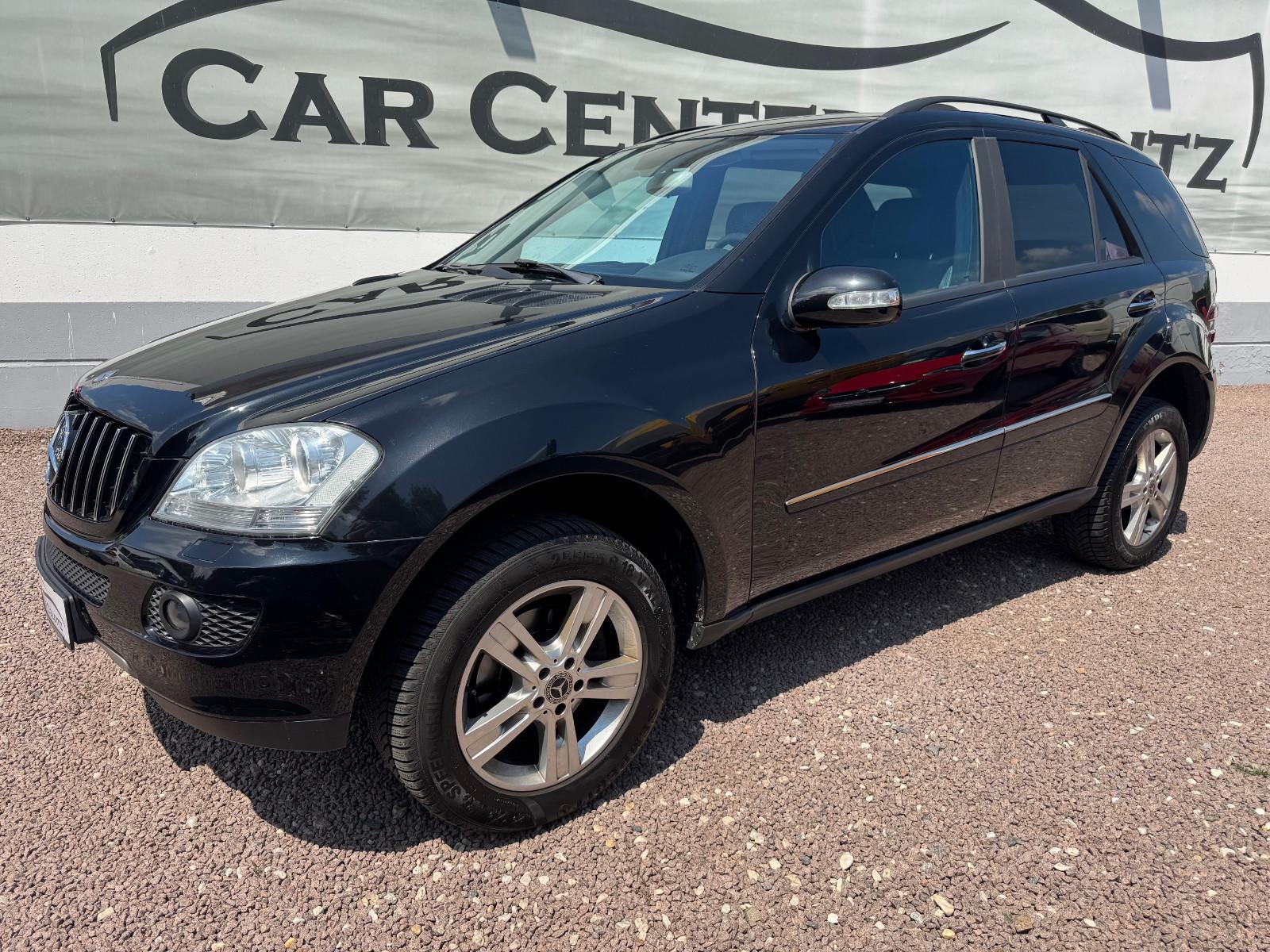 Mercedes-Benz ML350 2005 — rear view