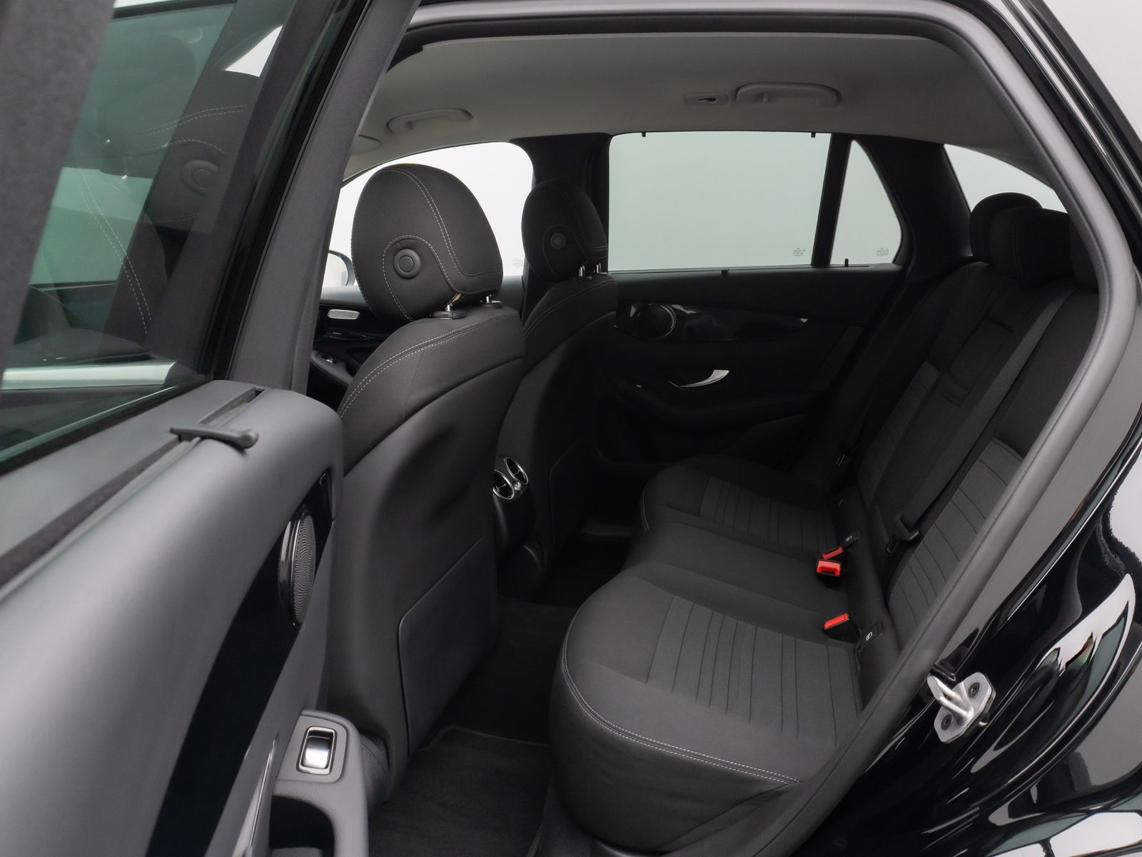 Fahrzeugabbildung Mercedes-Benz GLC 300 4Matic 9G-TRONIC Standhzg PDC LED AHK