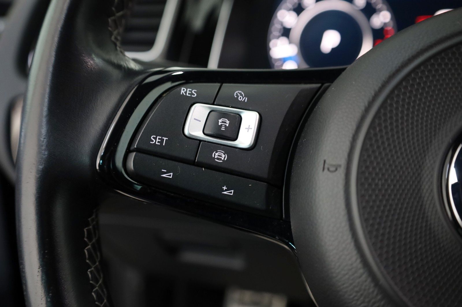 Fahrzeugabbildung Volkswagen Golf VII Variant R 4M Leder,Navi,LED,Kamera,ACC