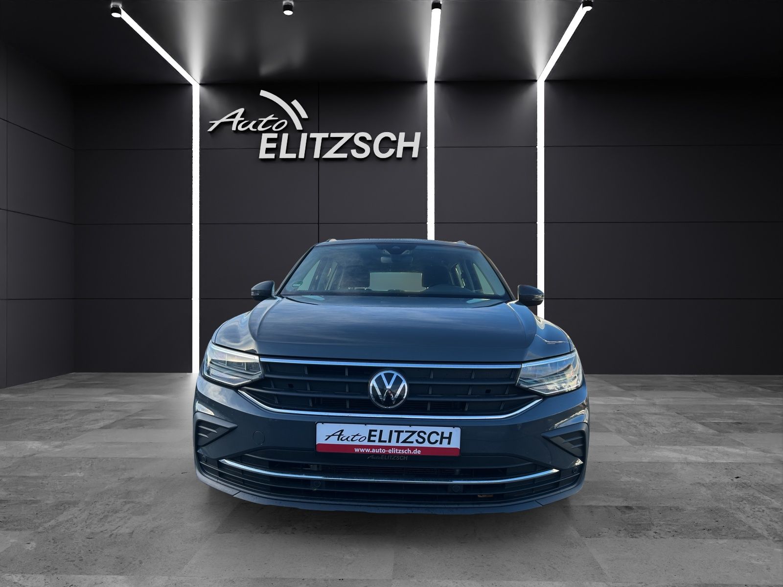 Fahrzeugabbildung Volkswagen Tiguan TSI Life LED ACC SH LRHzg PDC 18" WeConne