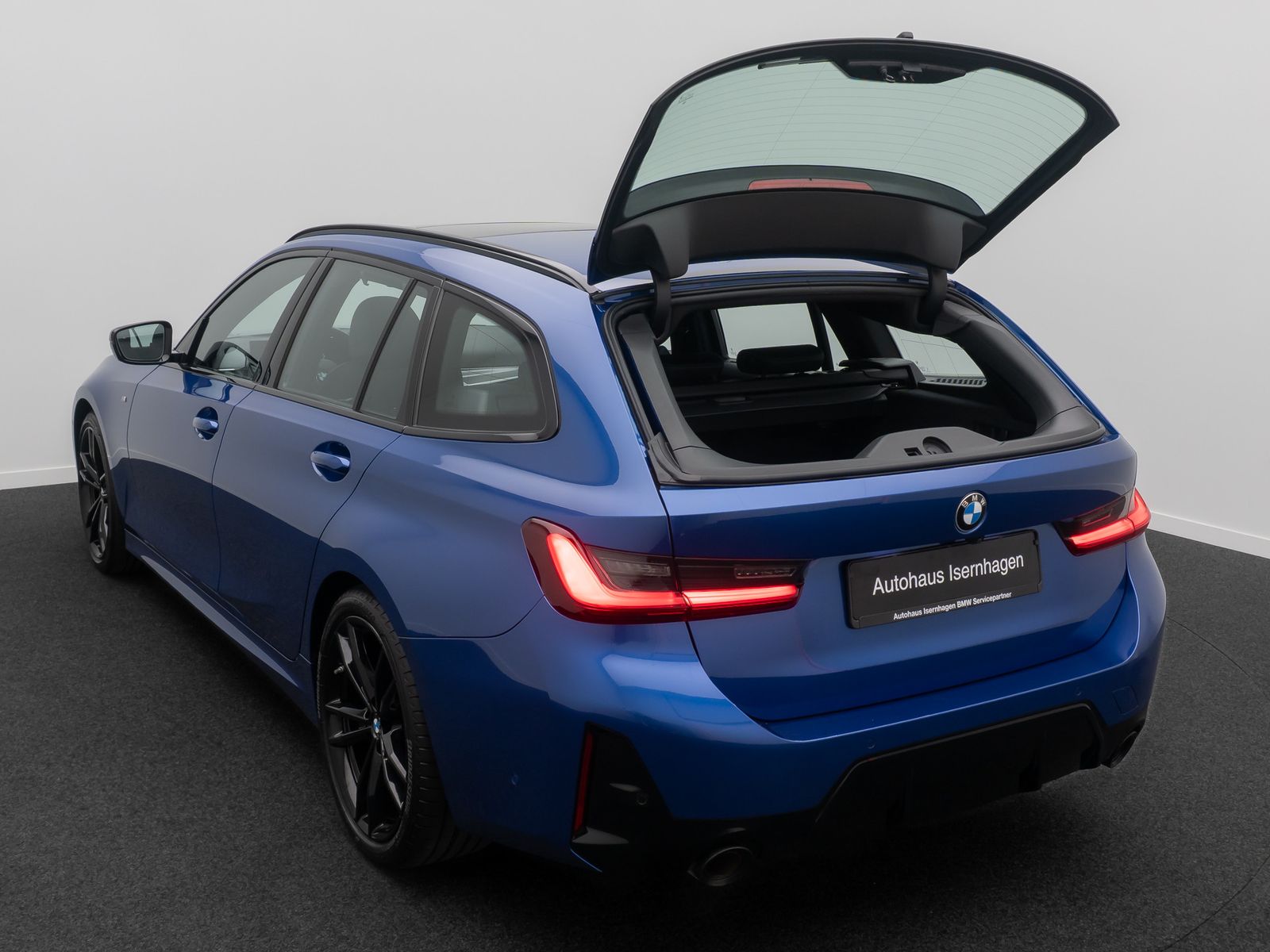 Fahrzeugabbildung BMW 320i M Sport DAB Kamera AHK Panorama HUD 19Zoll
