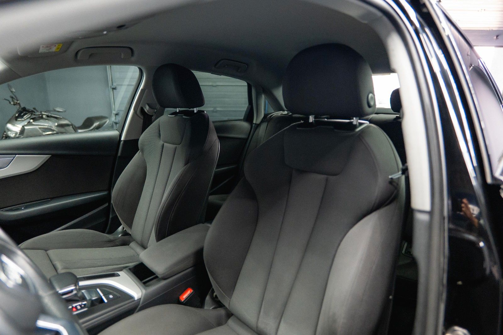 Fahrzeugabbildung Audi A4 Lim. 40 TFSI advanced Sport *DAB*LED*ACC*
